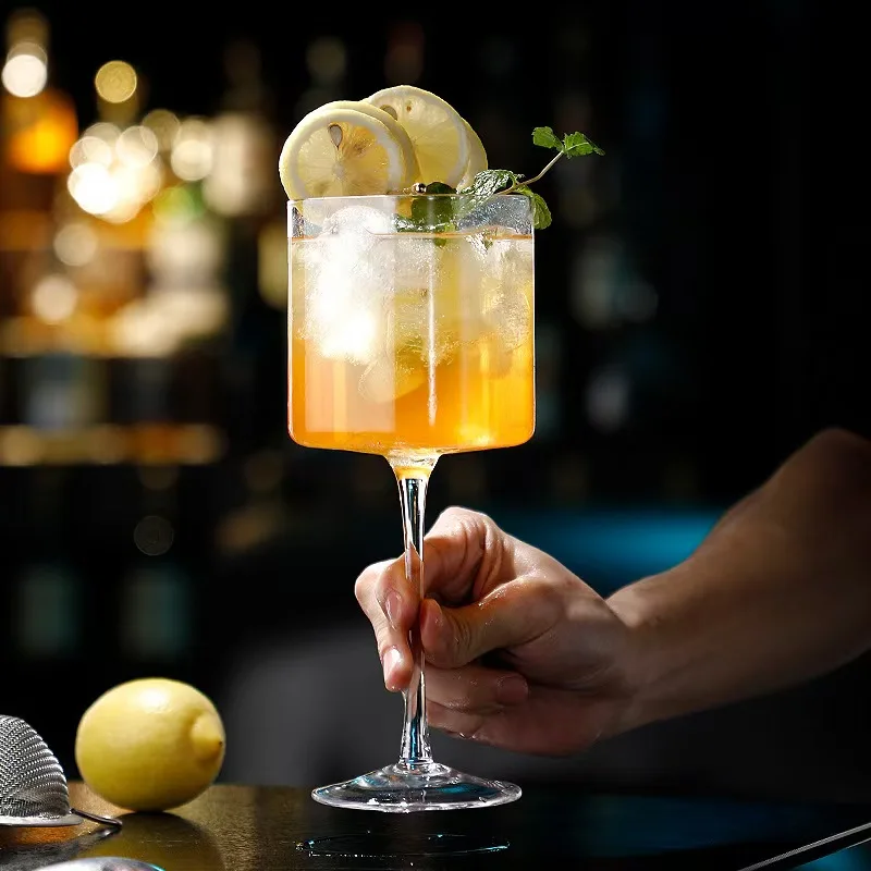 Verre à Vin Carré en Cristal Soufflé Main 390ml – Design Moderne & Élégant