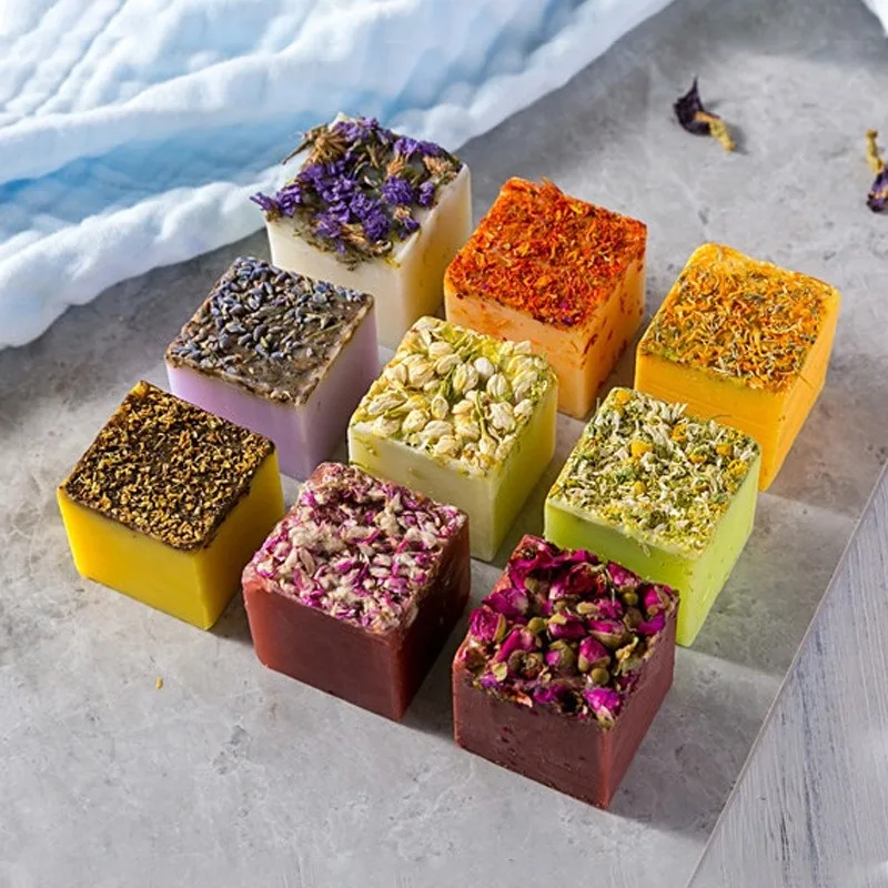 Savon Artisanal Fleurs Séchées & Huiles Essentielles – Visage & Corps Tous Types de Peau