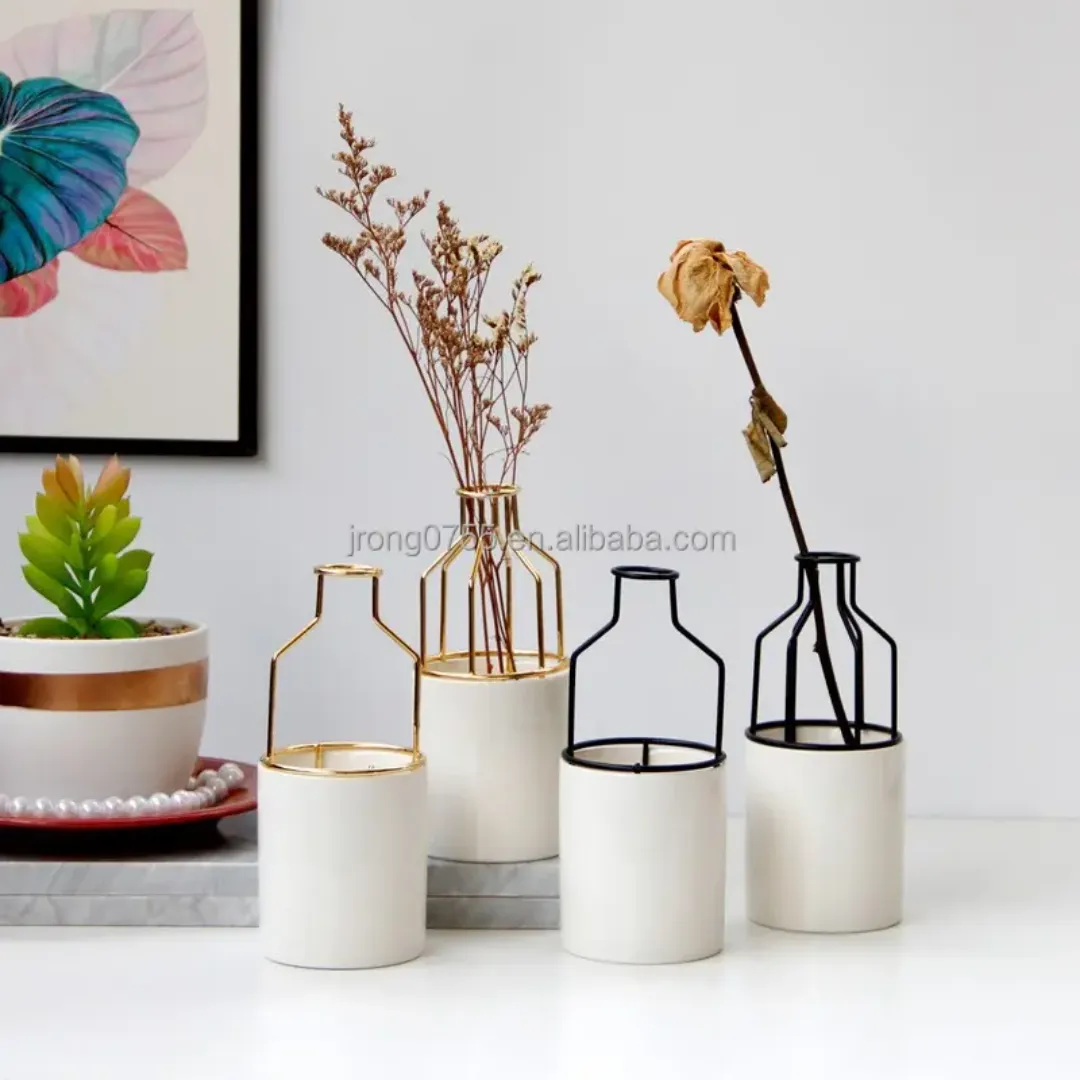 Vase Décoratif en Céramique et Métal – Design Scandinave Minimaliste