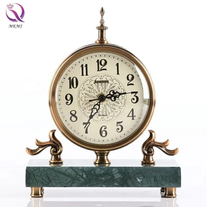 Horloge vintage en métal avec support décoratif