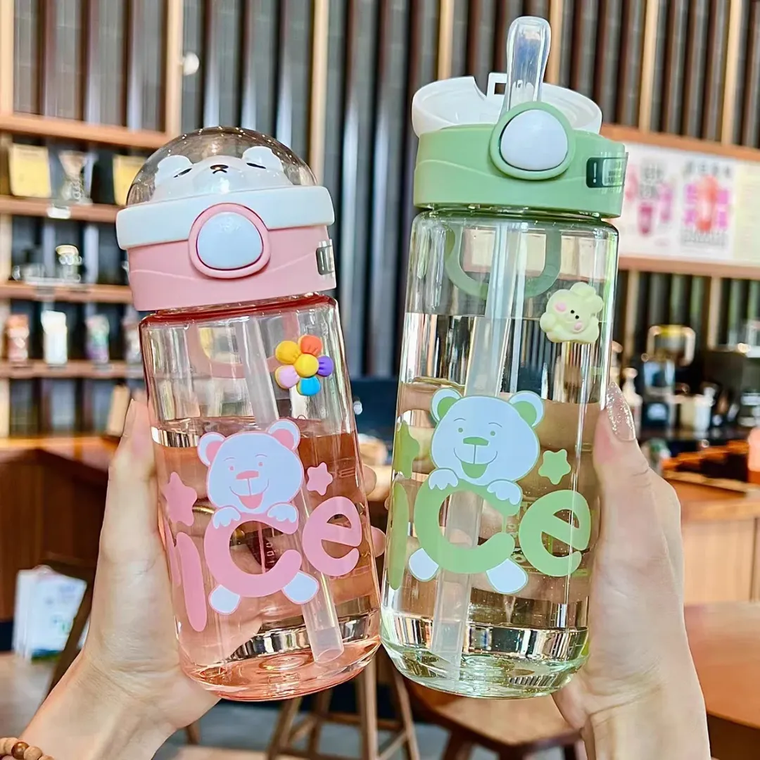 Gourde Enfant Kawaii avec Paille – Bouteille d’Eau Portable à Motif Ourson, Été & École