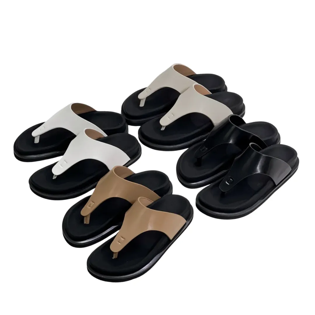 Sandales Homme Tendance – Claquettes Tongs Minimalistes en Similicuir (Noir, Blanc, Beige)   ---
