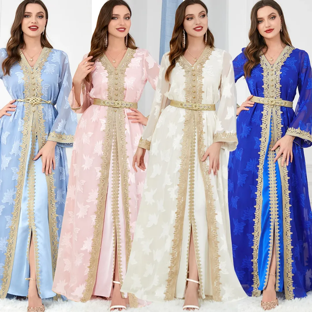 Caftan Chic Brodé avec Ceinture Dorée – Élégance Royale