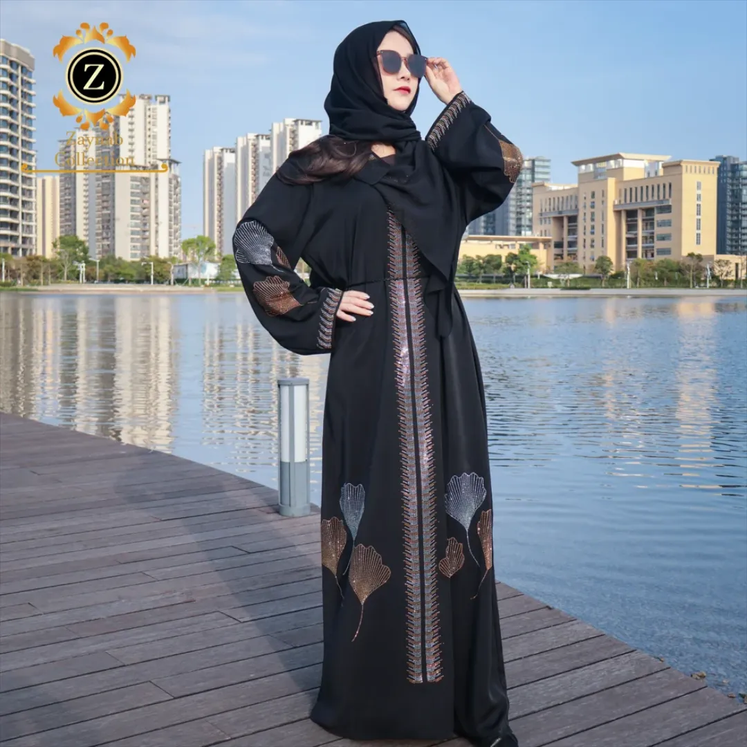 Abaya Noire de Luxe avec Broderies Métallisées – Zaynab Collection