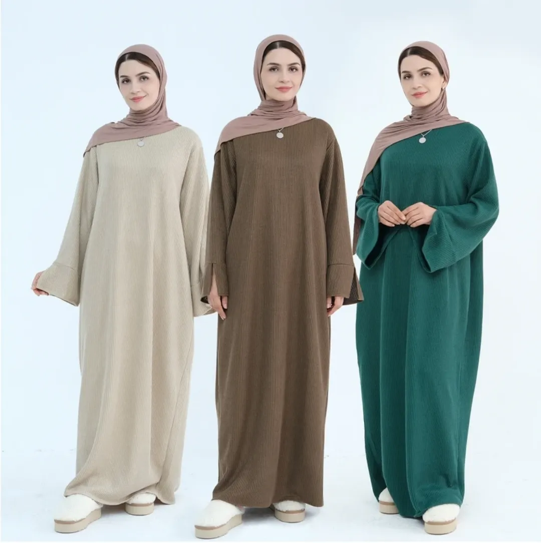 Abaya Hiver en Tricot Côtelé avec Manches Longues Évasées