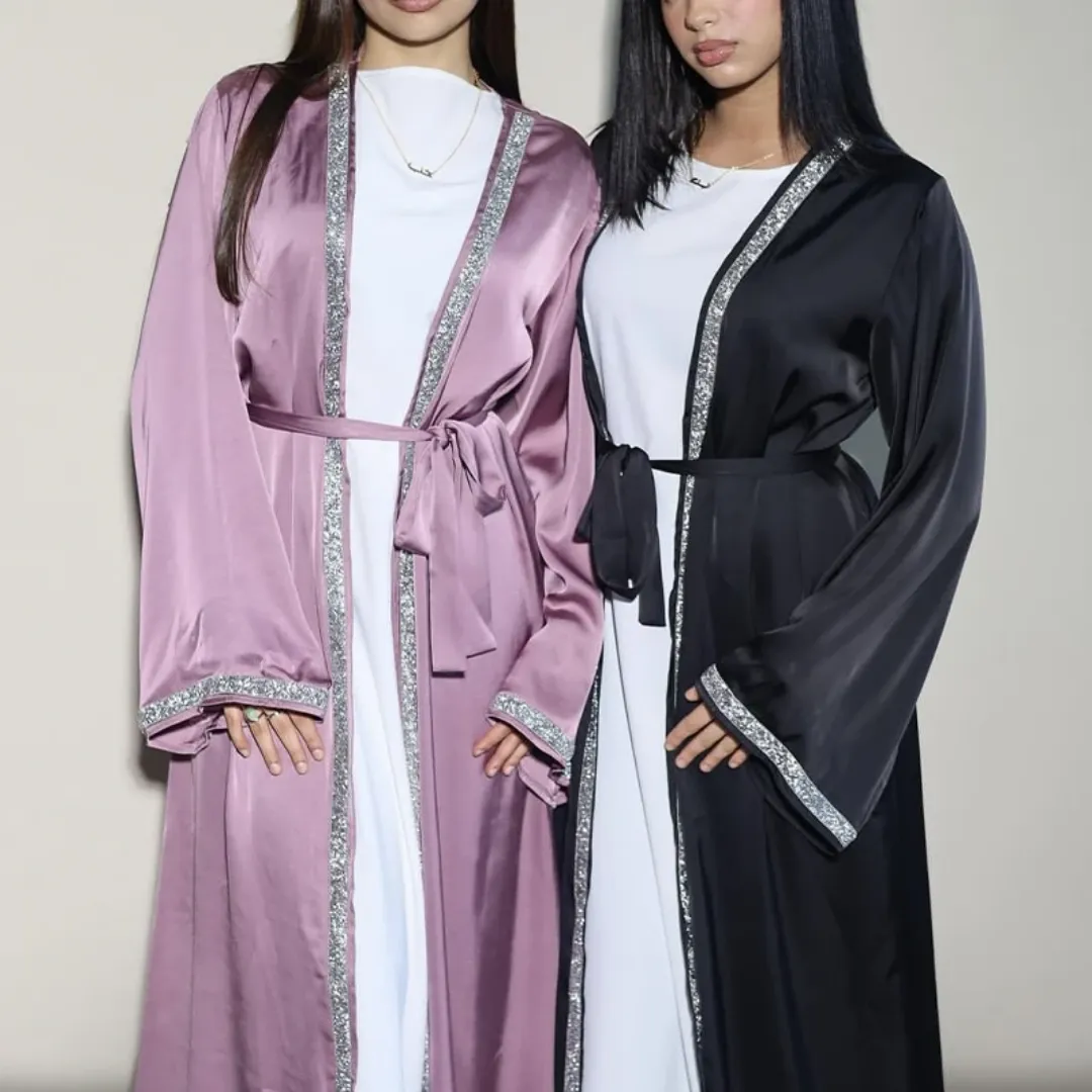 Kimono Satiné Luxe – Finitions Pailletées et Ceinture