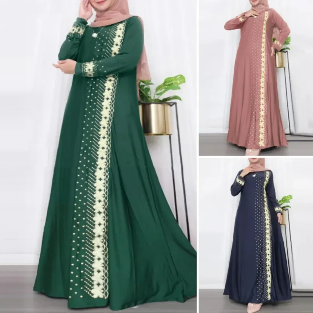 Robe Longue Hijab Élégante avec Broderies Latérales