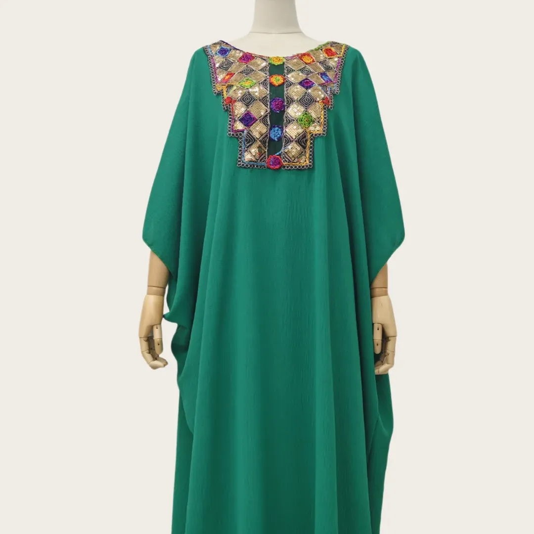 Robe Caftan Fluide Émeraude à Broderies Multicolores