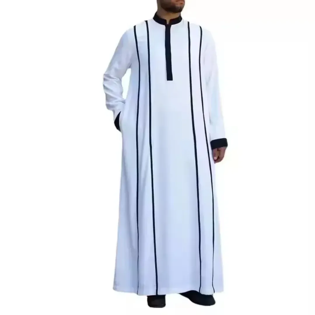 Qamis Homme Blanc à Rayures Noires – Élégance et Confort Traditionnel