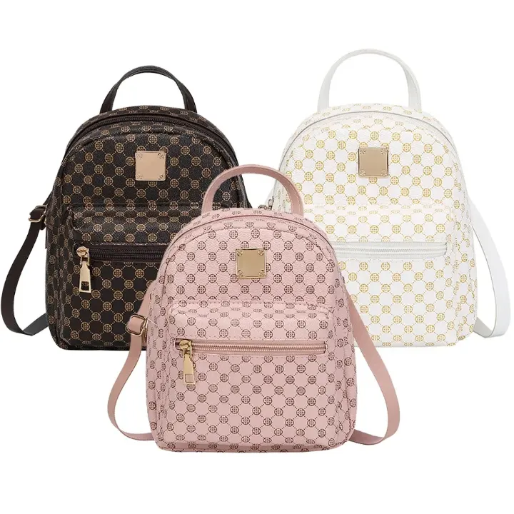 Sac à Dos Femme Élégant – Motif Monogramme avec Finitions Métalliques, Multi-Couleurs