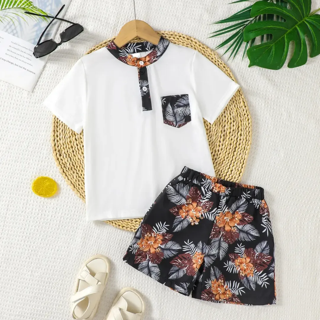 Ensemble Garçon Été – T-shirt Blanc et Short Fleuri Noir Orange