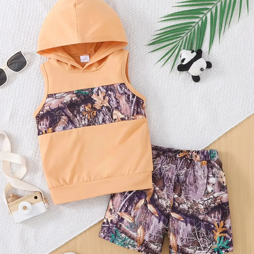Ensemble d’été garçon sans manches camouflage avec capuche + short assorti