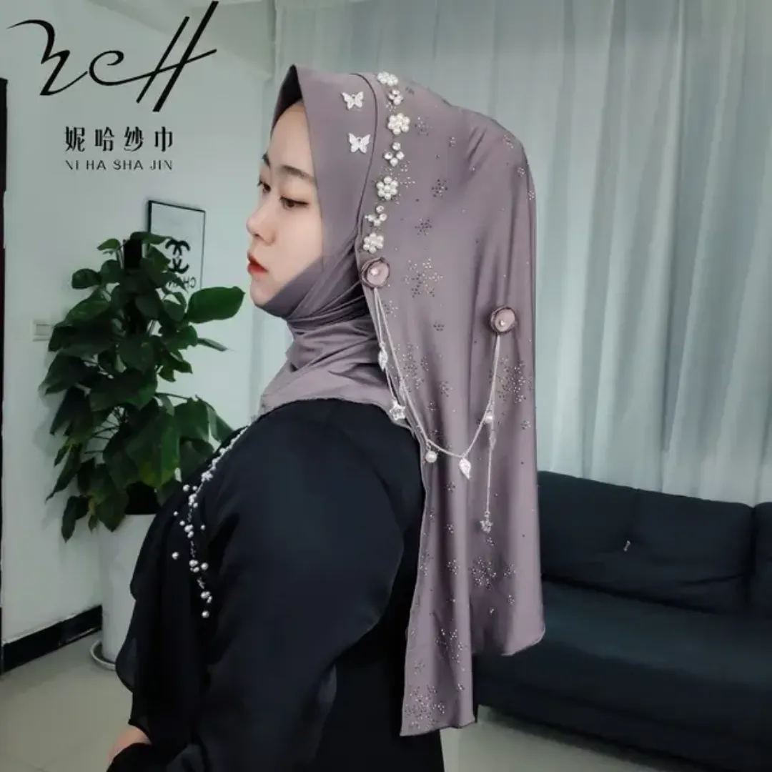 Hijab de luxe de couleur unie avec perles complexes et décor en strass cristal