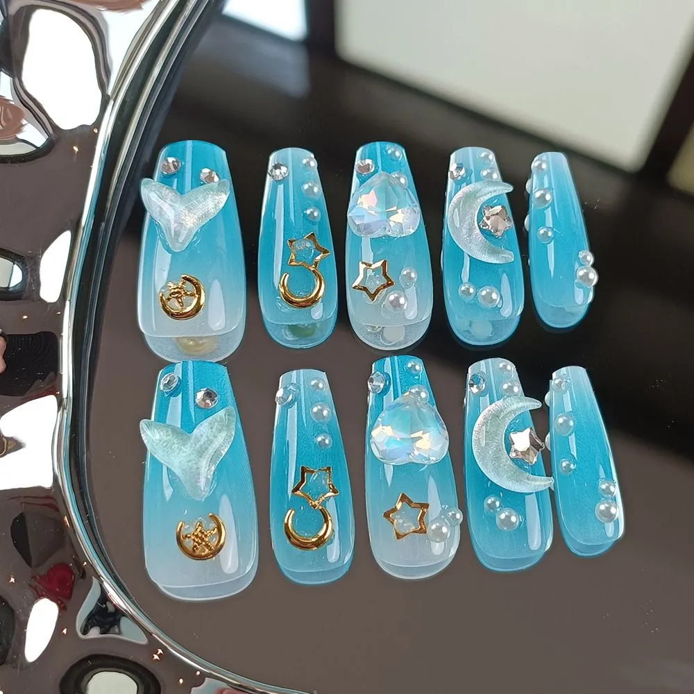 Un paquet de 12 paires (24 pièces) de Faux ongles bleu +accessoires, translucide style marin – Ongles press-on faits main, design perles & étoiles