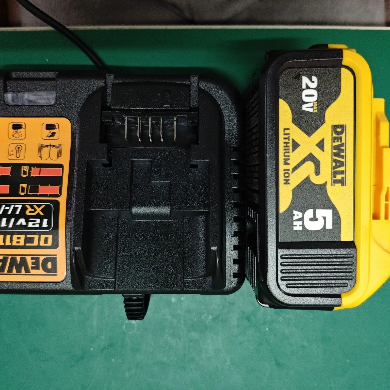 Batterie Lithium 20V 5Ah + Chargeur – Compatible outils électriques 12.8V / 20V