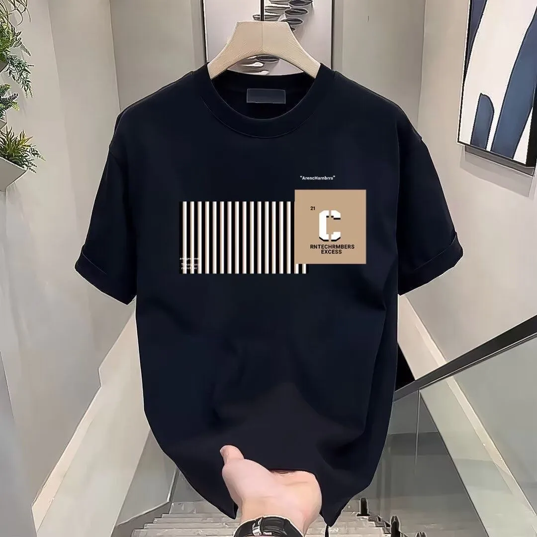 T-shirt blanc motif code-barres et logo graphique