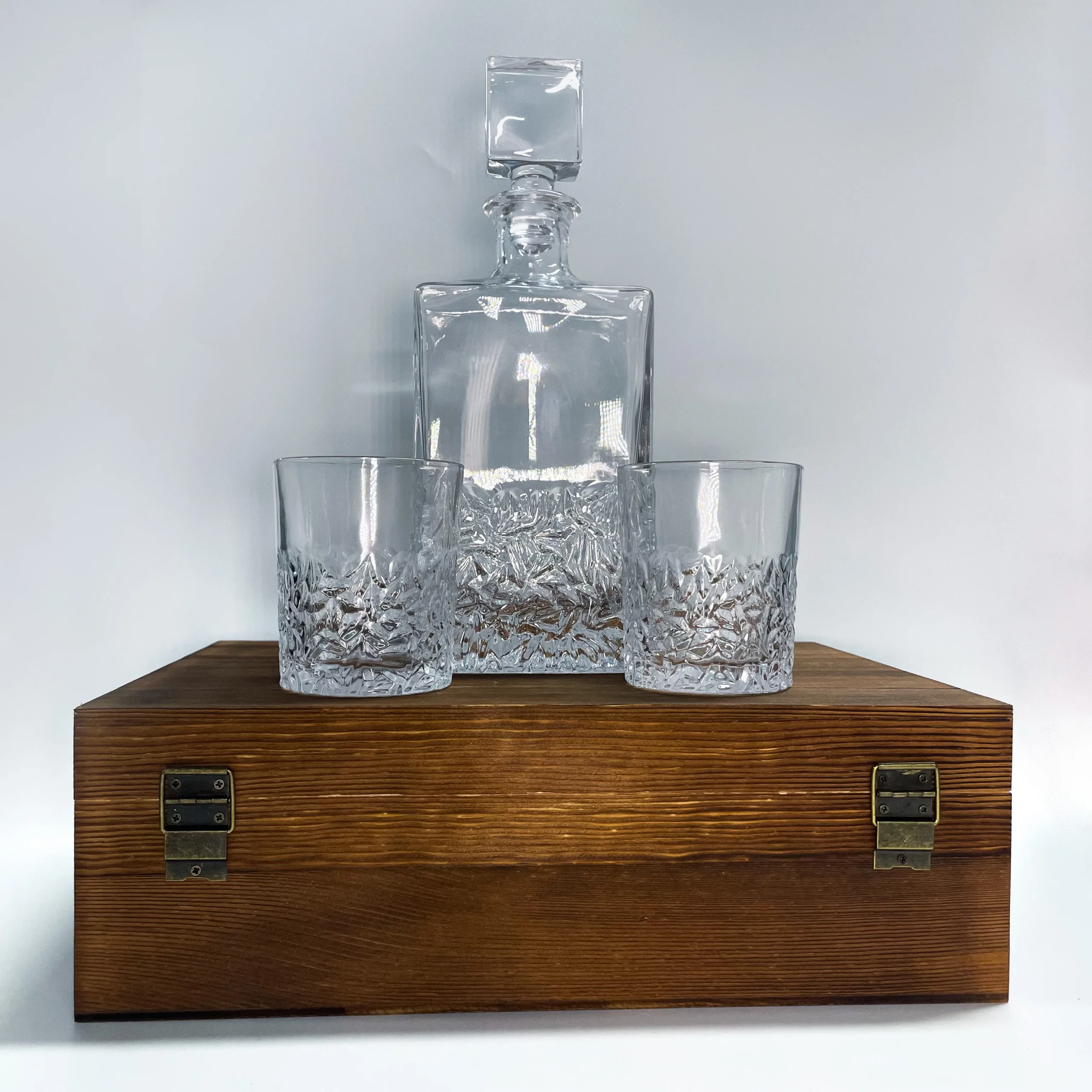Coffret Luxe : Verres à Vin en Cristal 700ml – Idéal Cadeaux d'Affaires | Boîte Bois Élégante