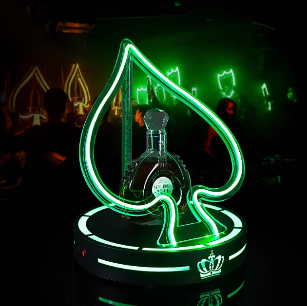 Présentoir LED As de Pique pour Bouteilles VIP – Style Art Déco en Acrylique, Revêtement UV, Sur Pied