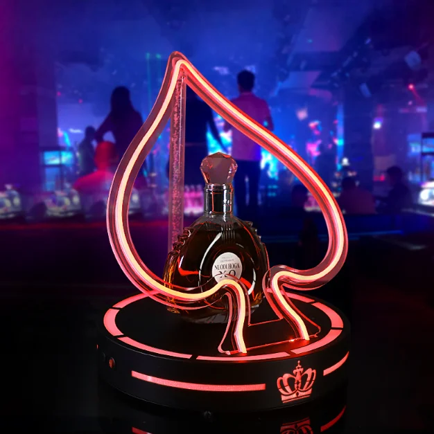Présentoir LED As de Pique pour Bouteilles VIP – Style Art Déco en Acrylique, Revêtement UV, Sur Pied