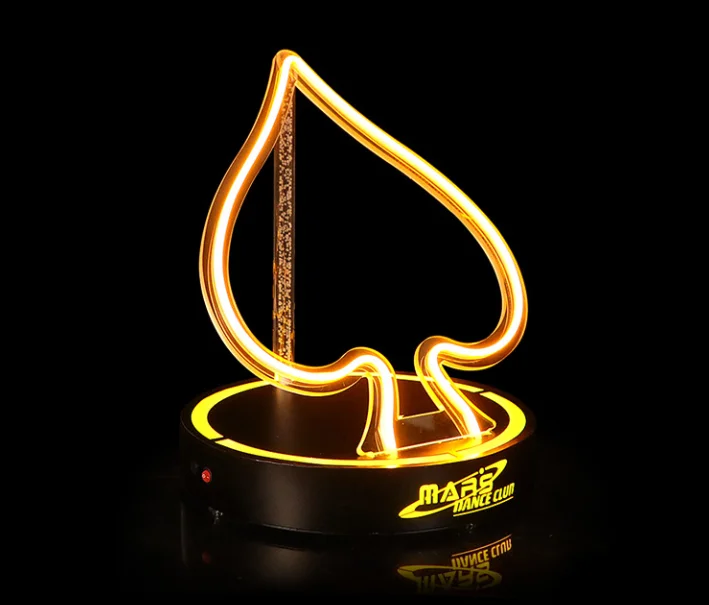 Présentoir LED As de Pique pour Bouteilles VIP – Style Art Déco en Acrylique, Revêtement UV, Sur Pied