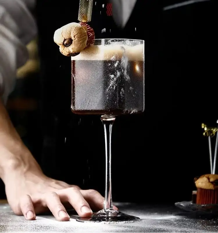 Verre à Vin Carré en Cristal Soufflé Main 390ml – Design Moderne & Élégant