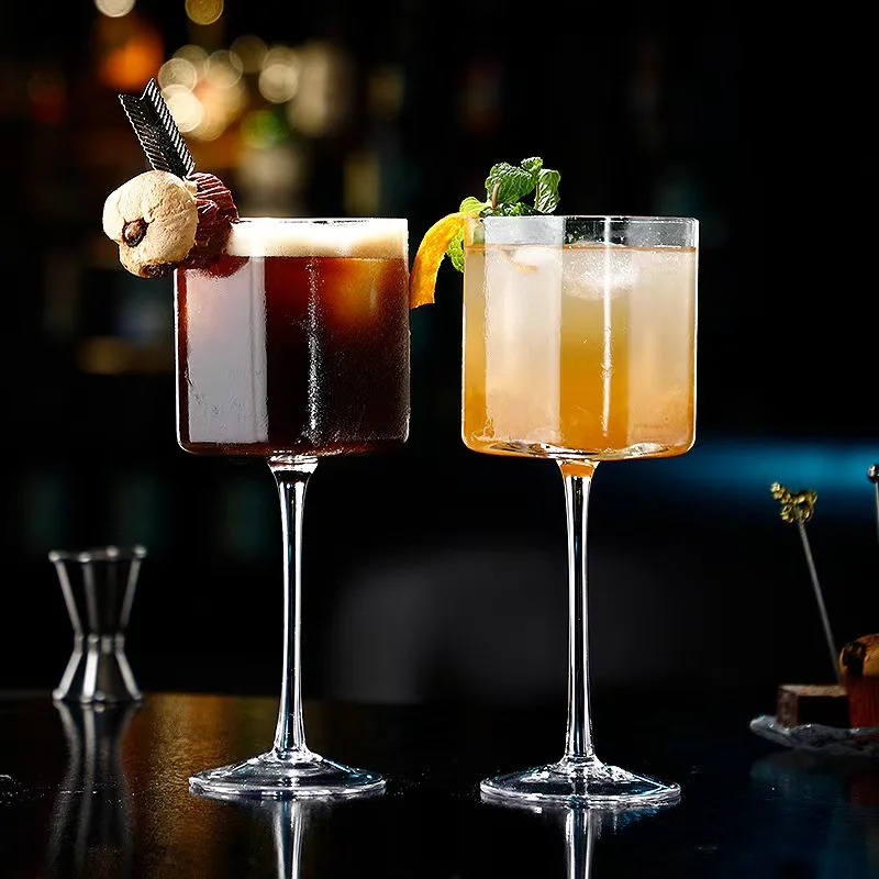 Verre à Vin Carré en Cristal Soufflé Main 390ml – Design Moderne & Élégant