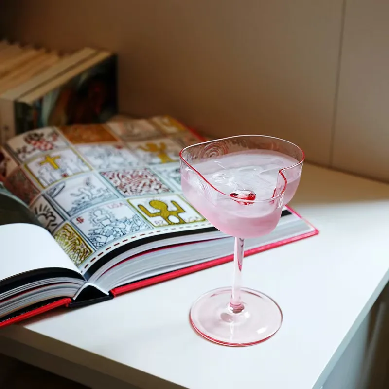 Coupe à Cocktail Cœur Pêche Rose 230ml – Verre Artisanal Soufflé à la Main