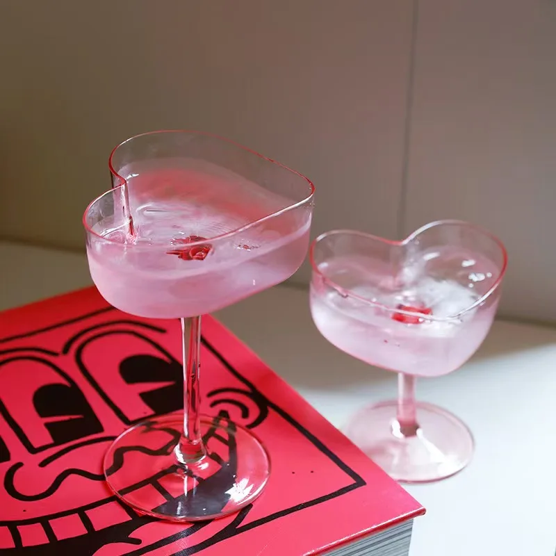 Coupe à Cocktail Cœur Pêche Rose 230ml – Verre Artisanal Soufflé à la Main