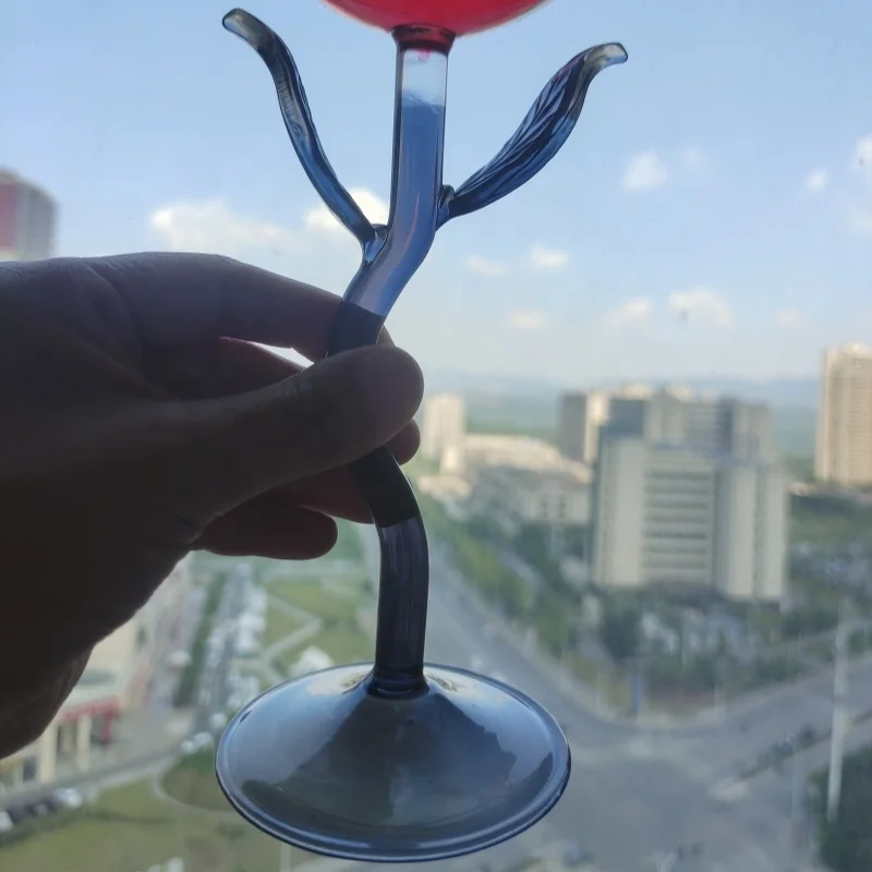 Verre à Vin en Forme de Rose Élégante – Design Floral Unique Rouge et Noir