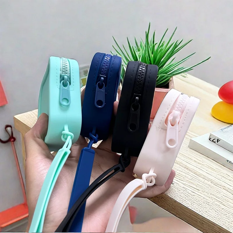 Pochette maquillage silicone imperméable avec couvercle anti-poussière – Mini trousse de voyage