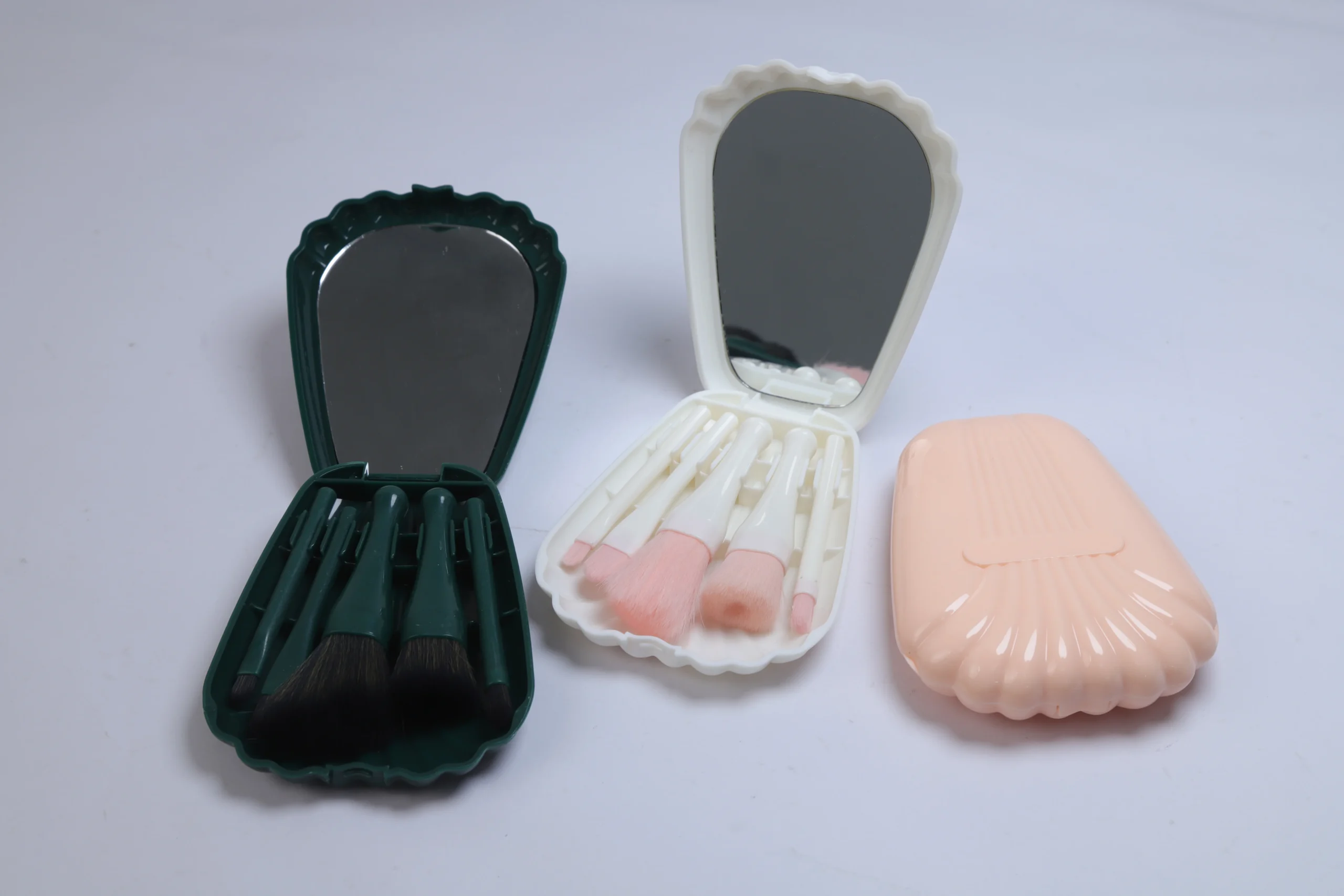 Kit 5 Pinceaux de Maquillage de Voyage – Virole Aluminium, Poils Nylon, Pochette Miroir