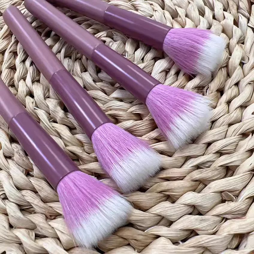 Pinceau Blush Multifonctionnel à Poils Synthétiques Fins – Maquillage Précis