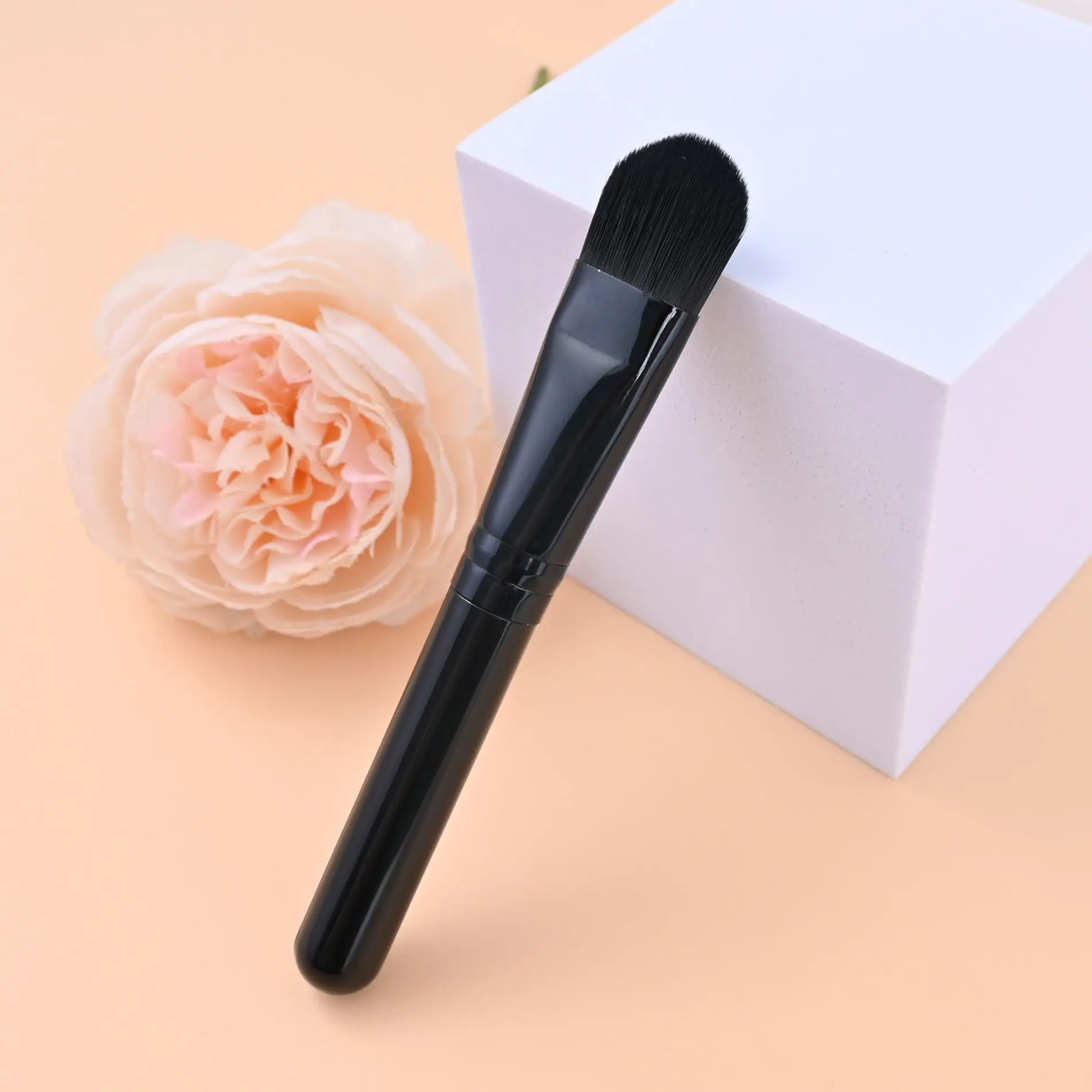 Pinceau de maquillage professionnel à manche blanc – Poils synthétiques végan, idéal voyage