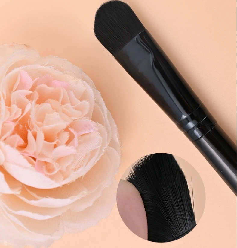 Pinceau de maquillage professionnel à manche blanc – Poils synthétiques végan, idéal voyage