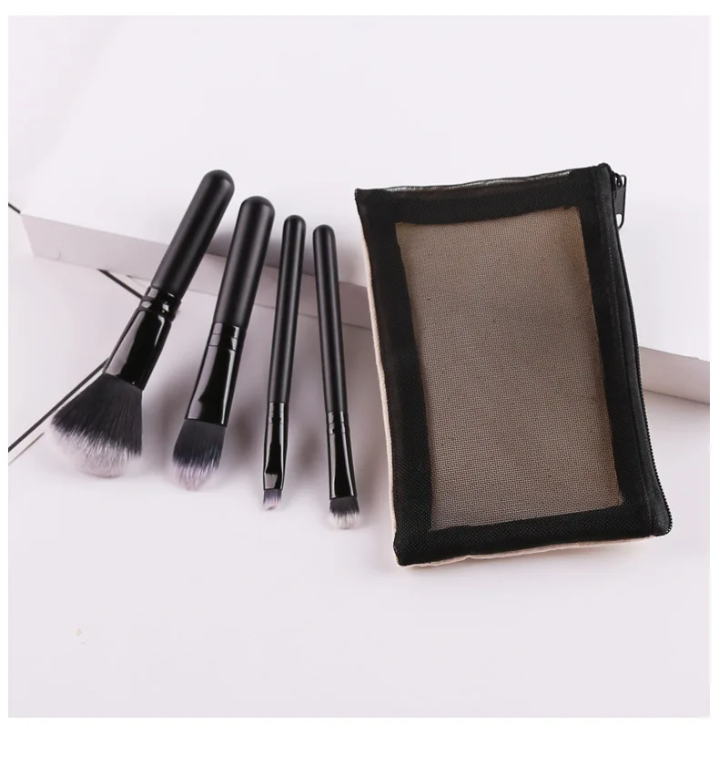 Ensemble 4 Pinceaux Maquillage Portable avec Pochette – Visage & Yeux