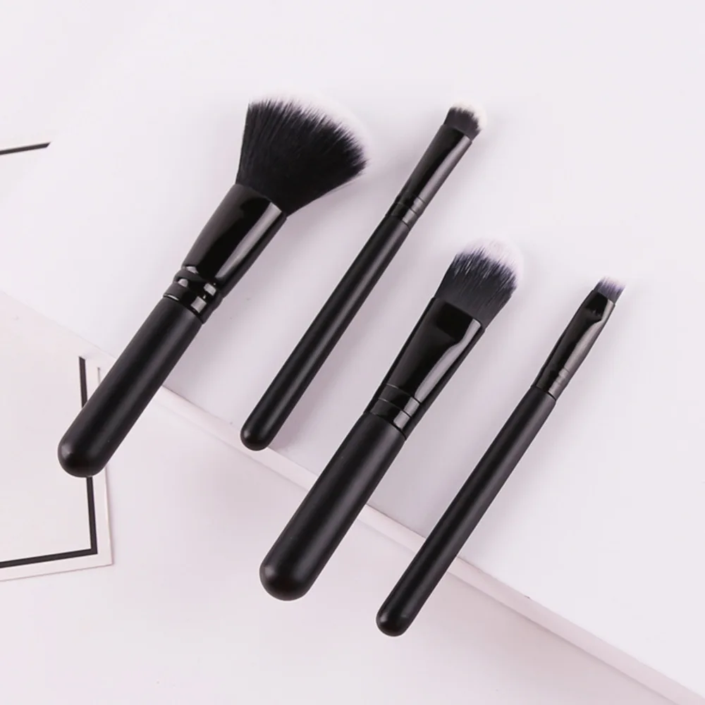 Ensemble 4 Pinceaux Maquillage Portable avec Pochette – Visage & Yeux