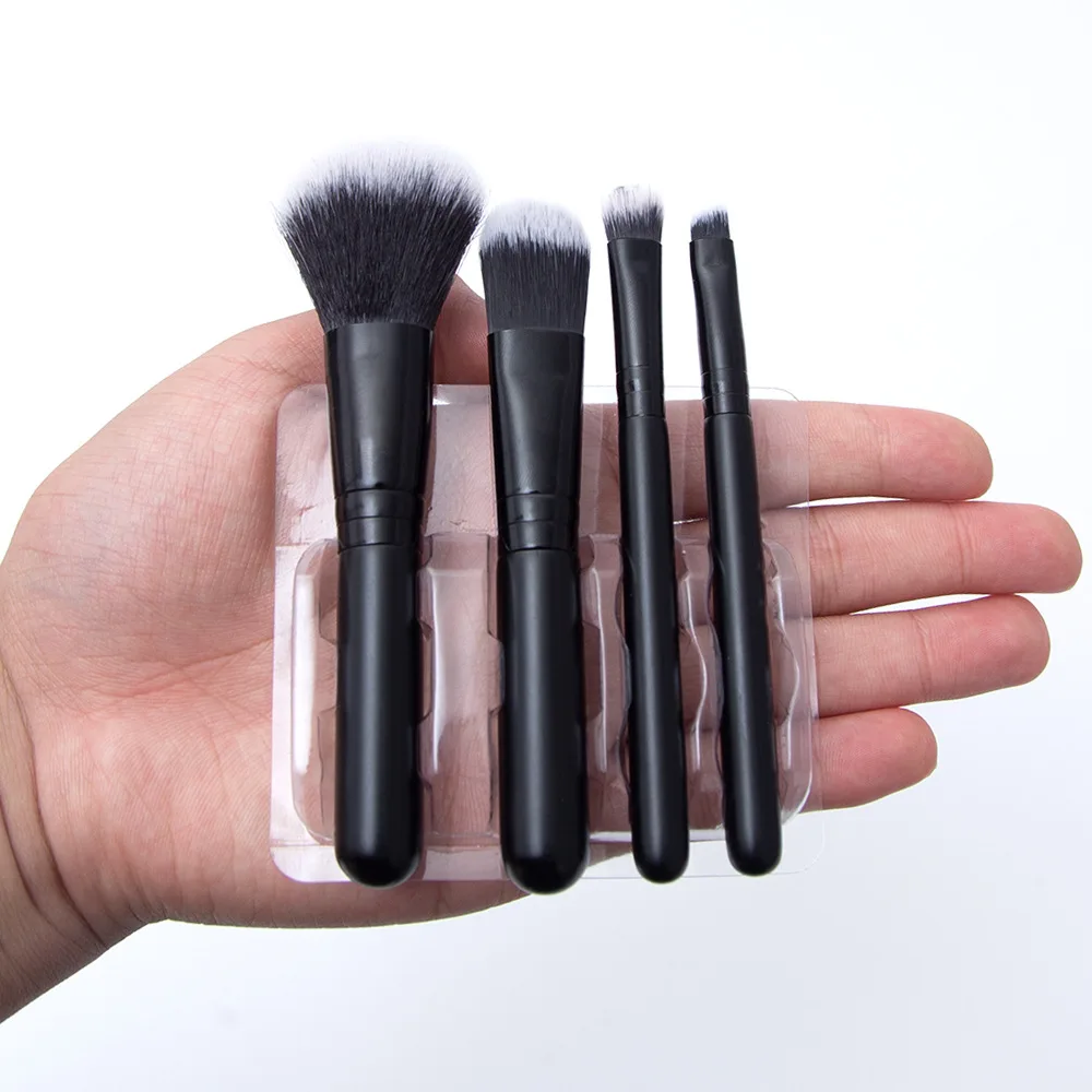 Ensemble 4 Pinceaux Maquillage Portable avec Pochette – Visage & Yeux
