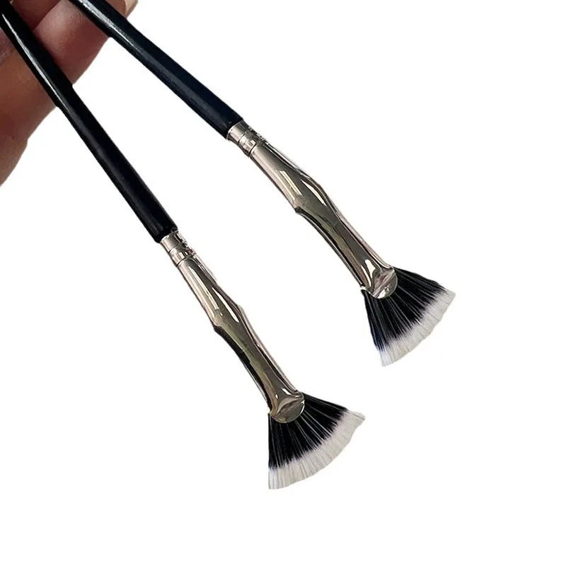 Brosse Éventail Mini Angel pour Cils & Mascara – Poignée Bois Noir