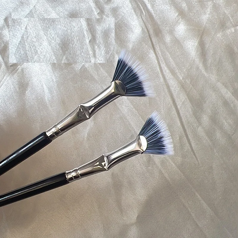 Brosse Éventail Mini Angel pour Cils & Mascara – Poignée Bois Noir