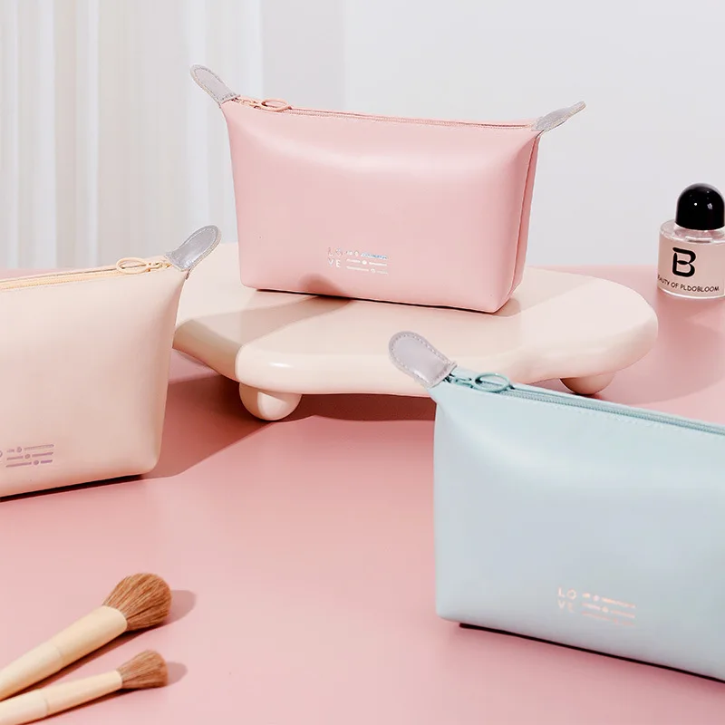 Petit sac cosmétique en PU zippé motif lettre – Léger, tendance et durable