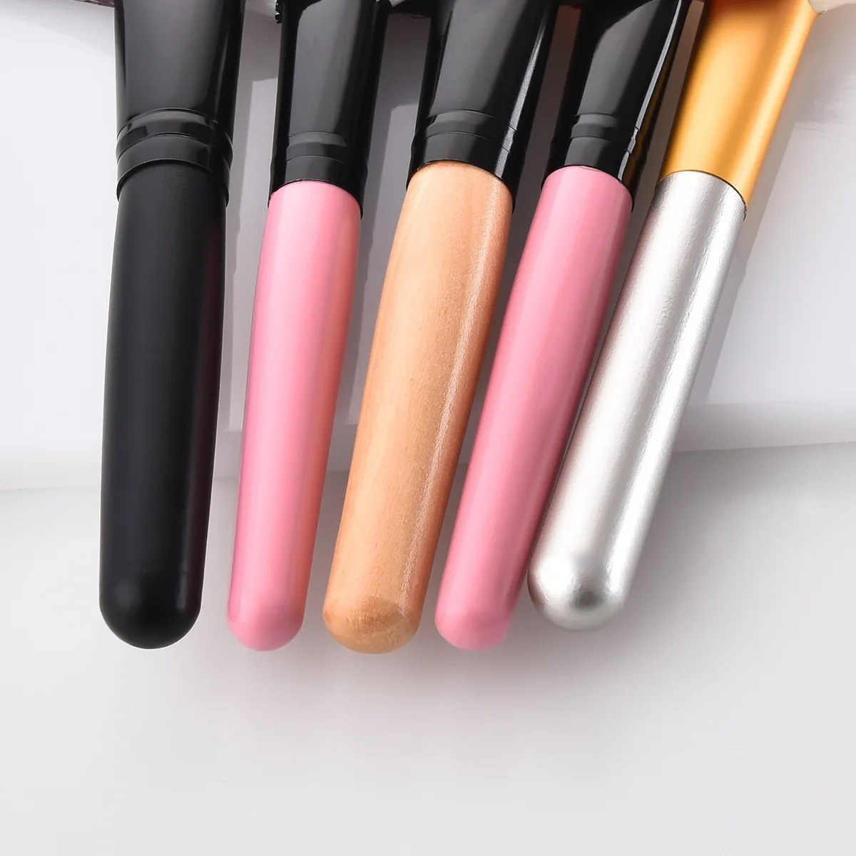 Pinceau Éventail Maquillage Visage – Poignée Bois & Fibres Synthétiques Douces
