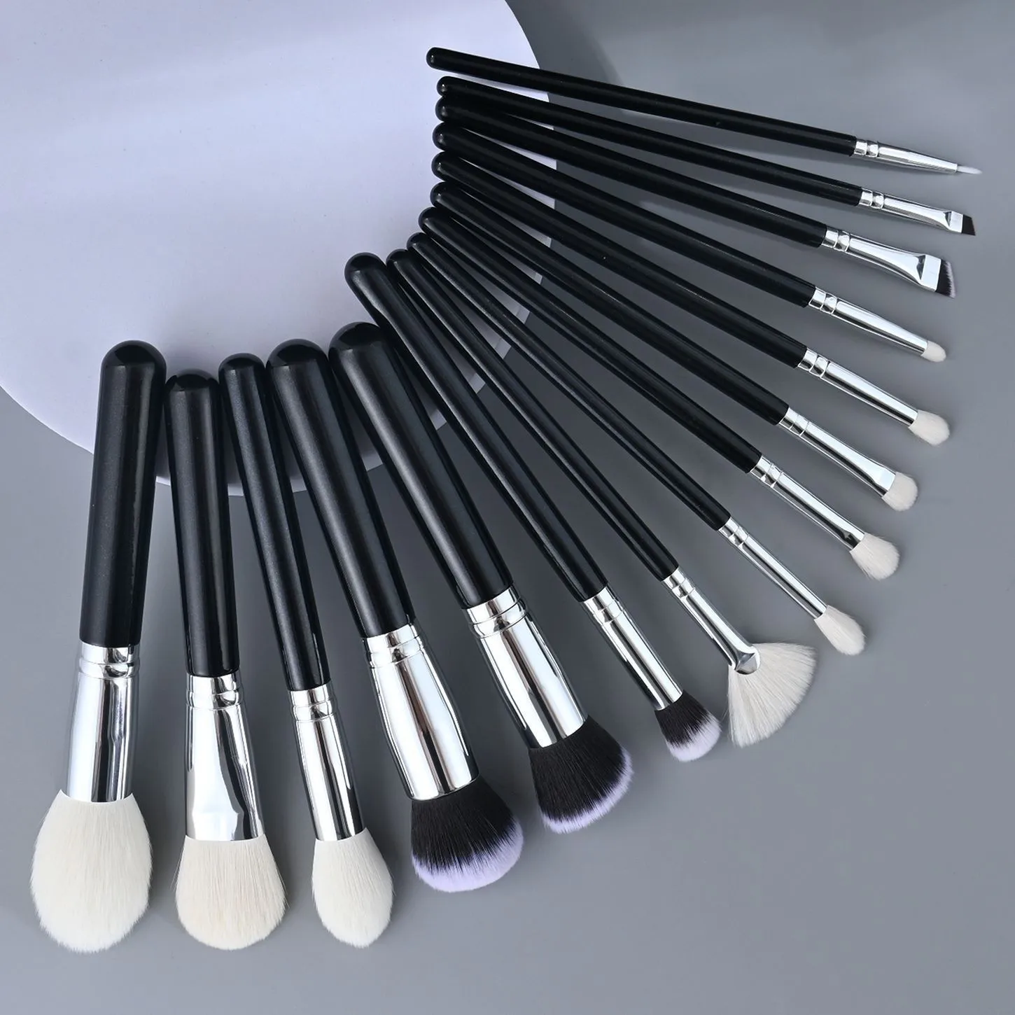 Ensemble 15 Pinceaux de Maquillage Professionnels en Poils de Chèvre – Visage & Yeux