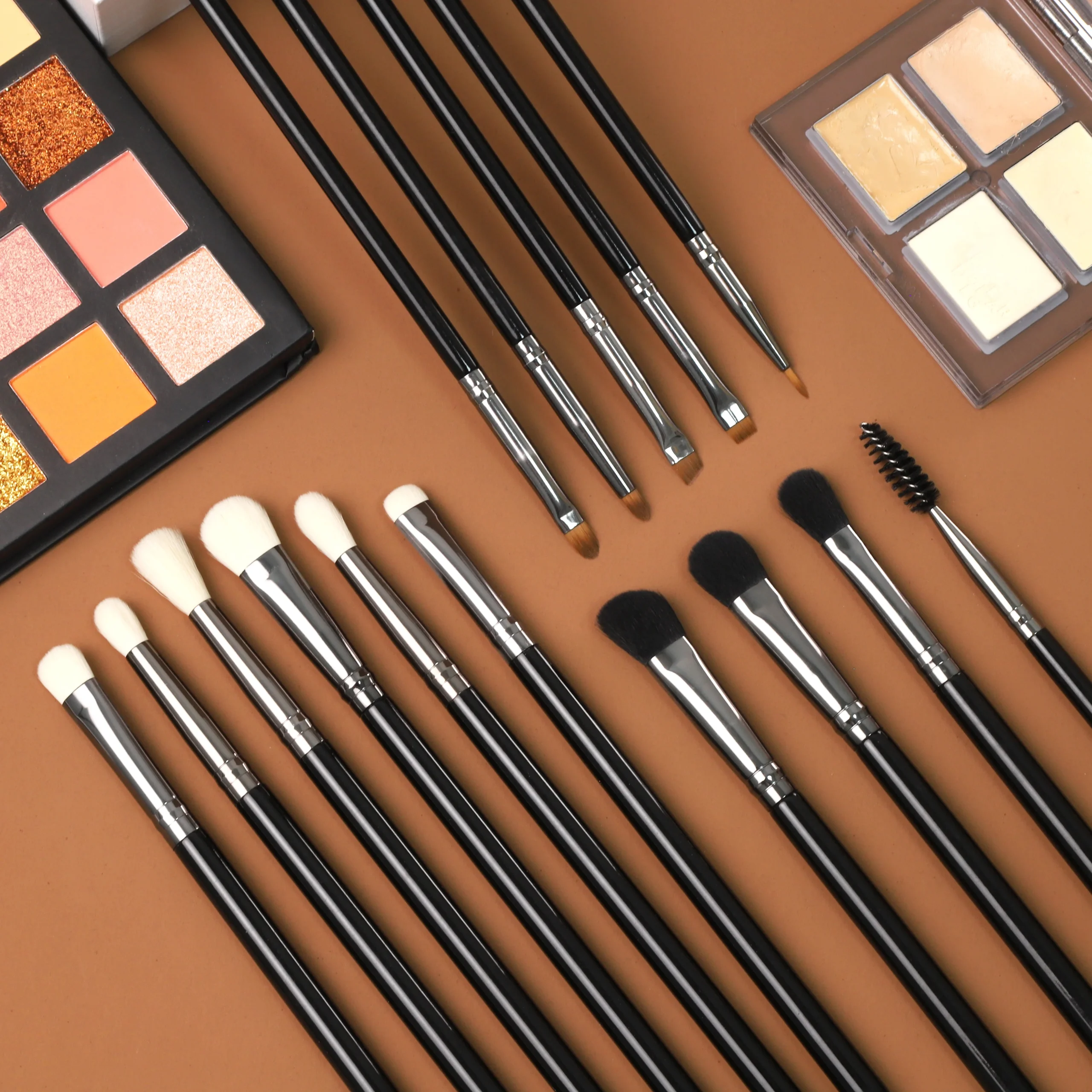 Kit 15 Pinceaux Maquillage Yeux Professionnels – Fibres Véganes & Manche Bois