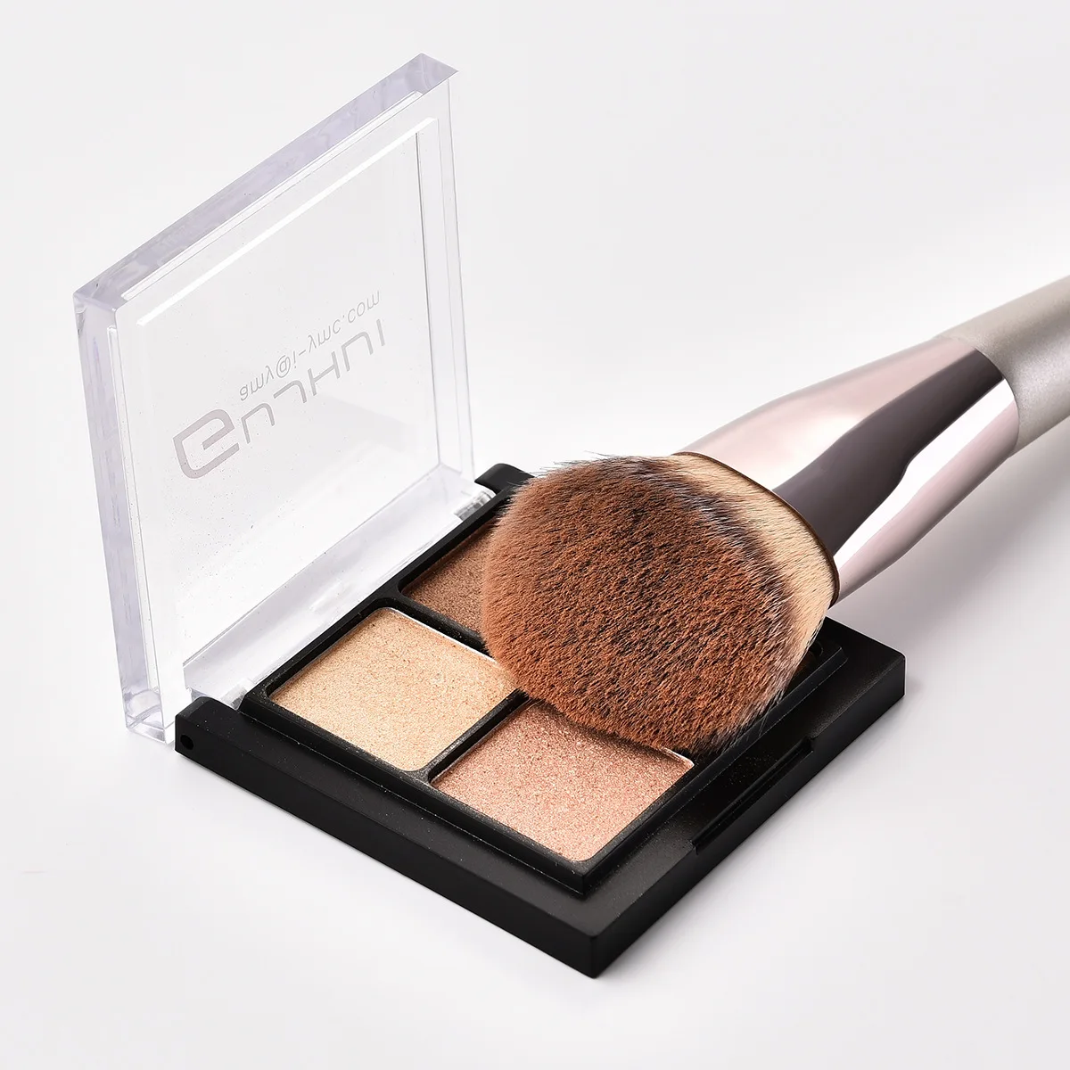 Pinceau de Maquillage Professionnel Cormay – Doux & Précis, Manche en Bois, Fibres Synthétiques
