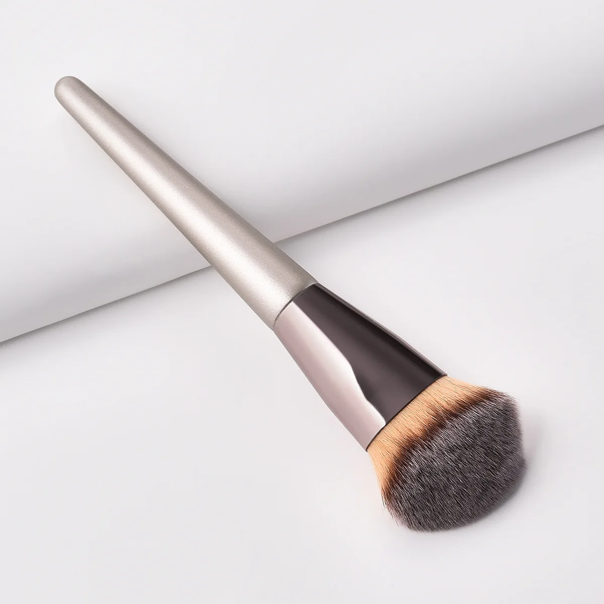 Pinceau de Maquillage Professionnel Cormay – Doux & Précis, Manche en Bois, Fibres Synthétiques