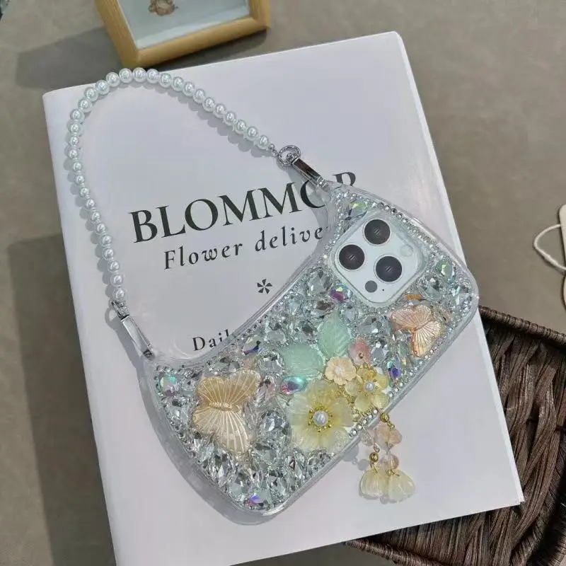 Coque iPhone 13/14/15/16/17 Pro Max Luxe Dragonne Diamant Strass Papillon Perle Fleur