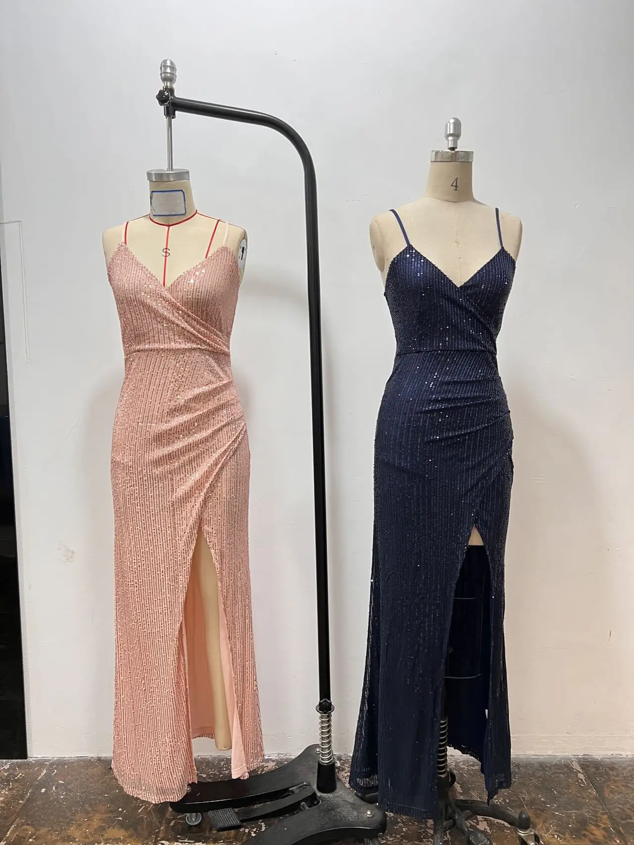 Robe de soirée à sequins RY230084 – Fendue, bretelles spaghetti, col V, style luxe