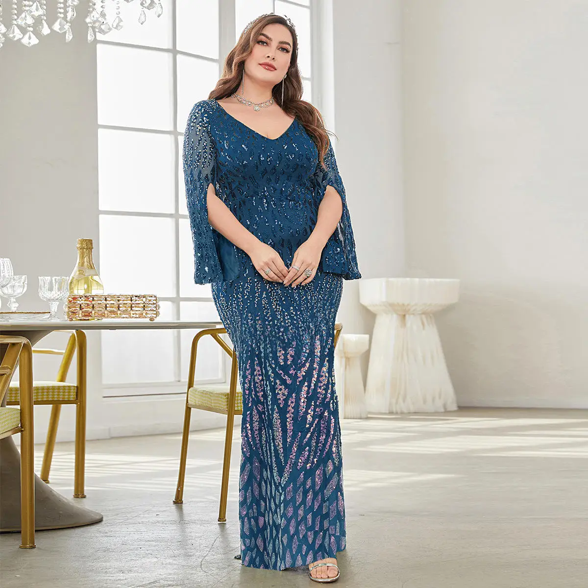 Robe de soirée sirène LY2192D | Col V, paillettes, manches longues, grandes tailles
