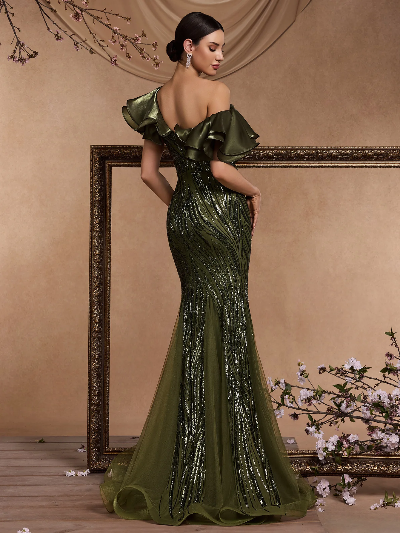Robe Sirène Paillettes LY2704 – Élégante Robe de Soirée Luxe Dos Nu à Manches Volants