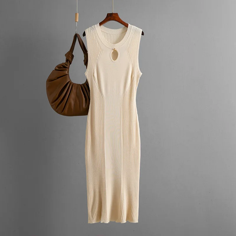 Robe Moulante Midi Sans Manches Col V – Maille Légère Élégante Femme P370